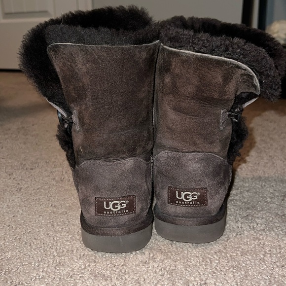 UGGS - Picture 3 of 5